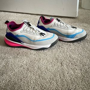 Clove Aeros 8.5 Nursing shoes